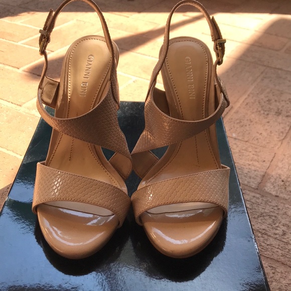 Gianni Bini heels, natural in size 6 - Picture 2 of 4